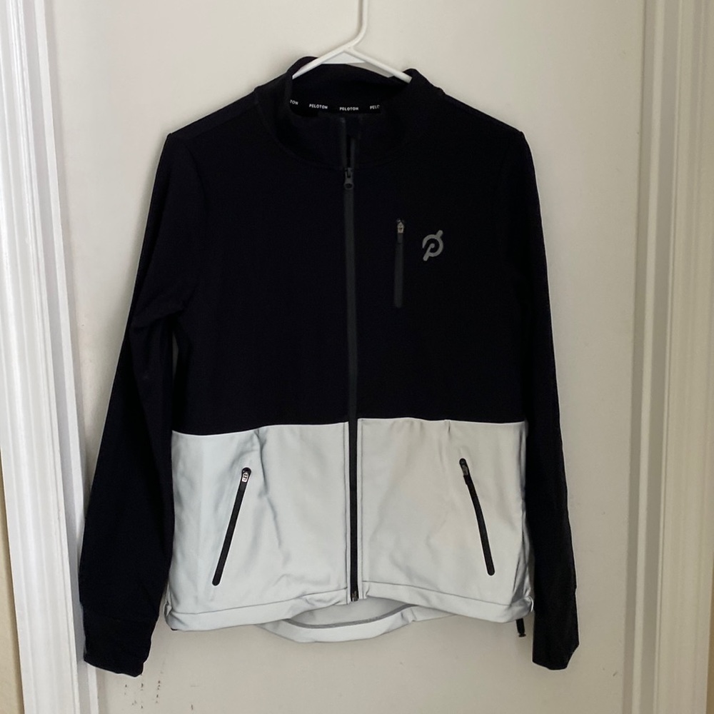NWT. Peloton reflective run jacket
